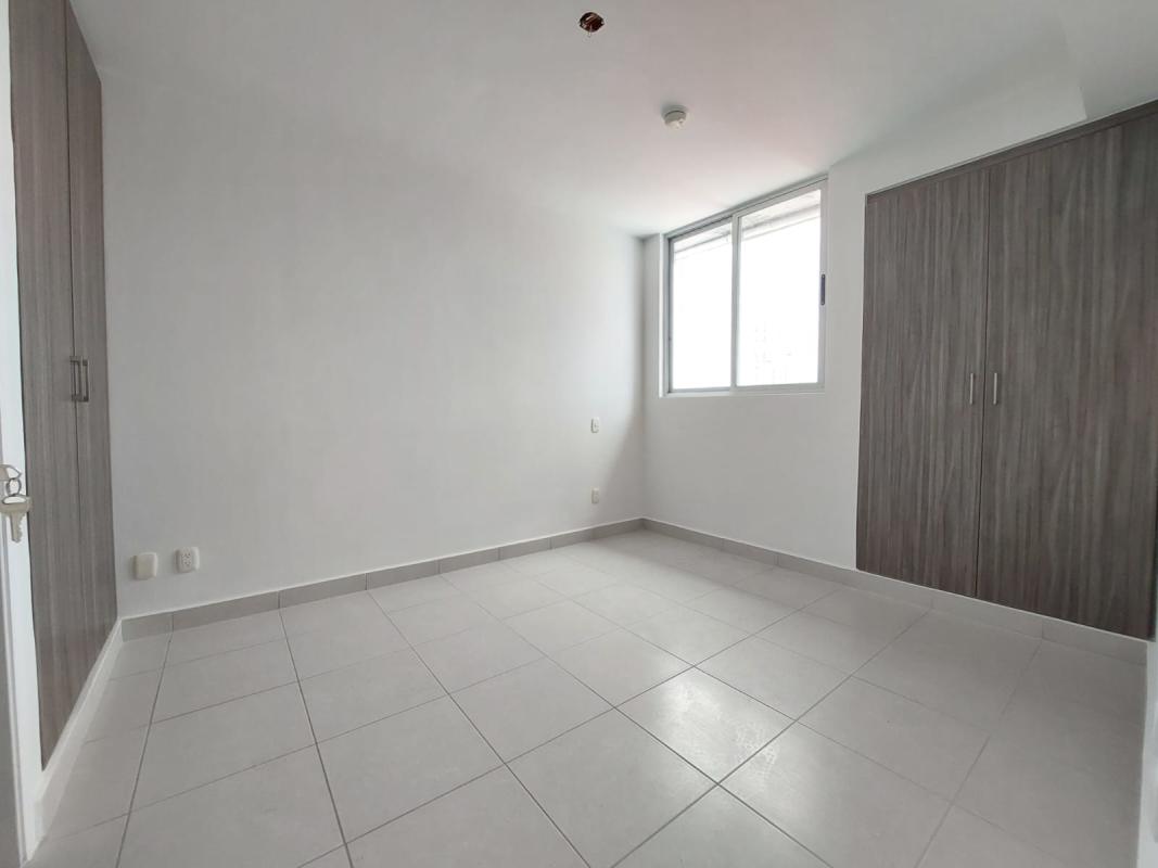 Modern bedroom empty with closet city view PH Solok Parque Lefevre