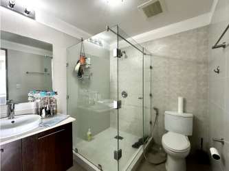 Bathroom equipped with glass shower enclosure PH Mosaic apartment Panama Pacifico