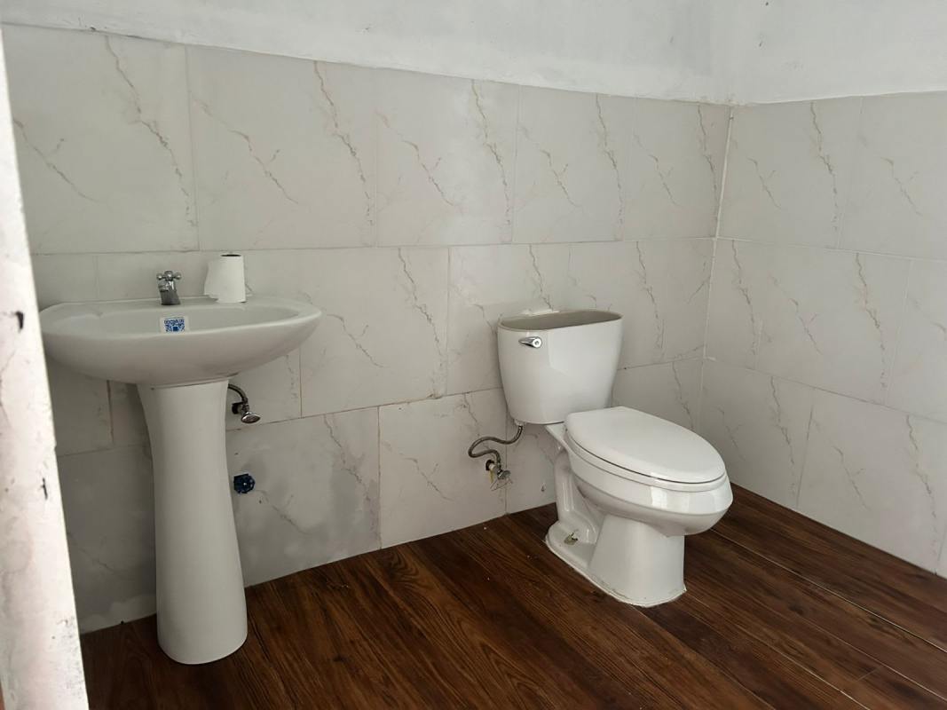 New bathrooms with pedestal sinks, white tiles and modern fixtures in Tocumen Panama