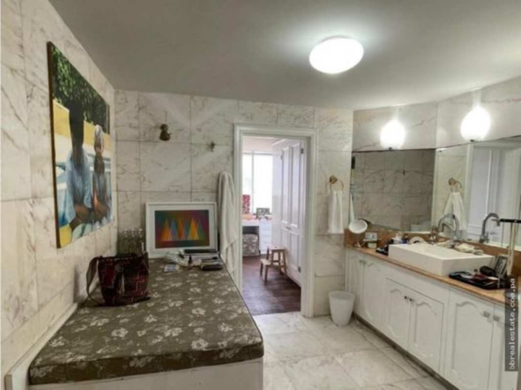 Bright bedroom with large window city views PH Alcazar La Cresta Panama