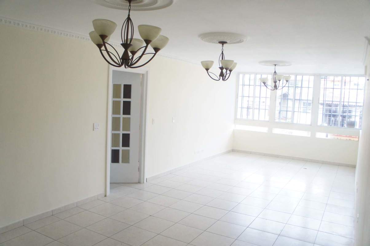 Mid-rise condo tower PH Metro Park View with balconies and signage Panama City