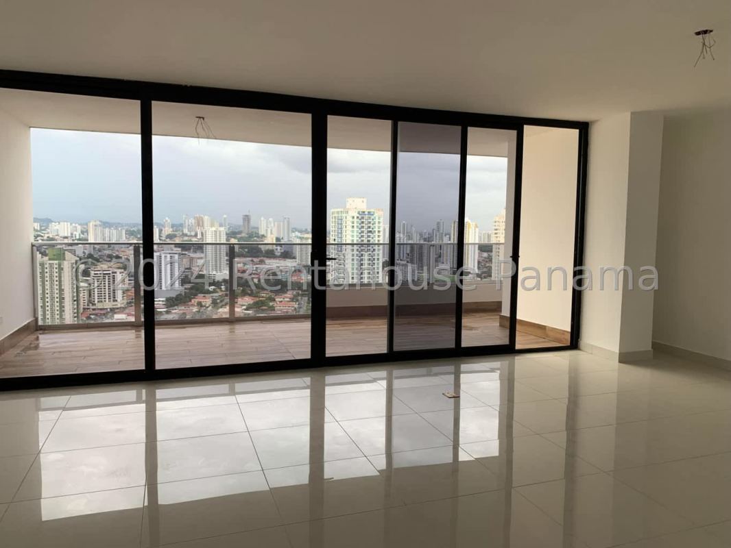 Large master bedroom en-suite bathroom city views PH Elmare Tower El Cangrejo Panama