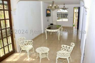 Spacious living and dining room with natural lighting and ceramic tile flooring La Isabella Arraiján Panama