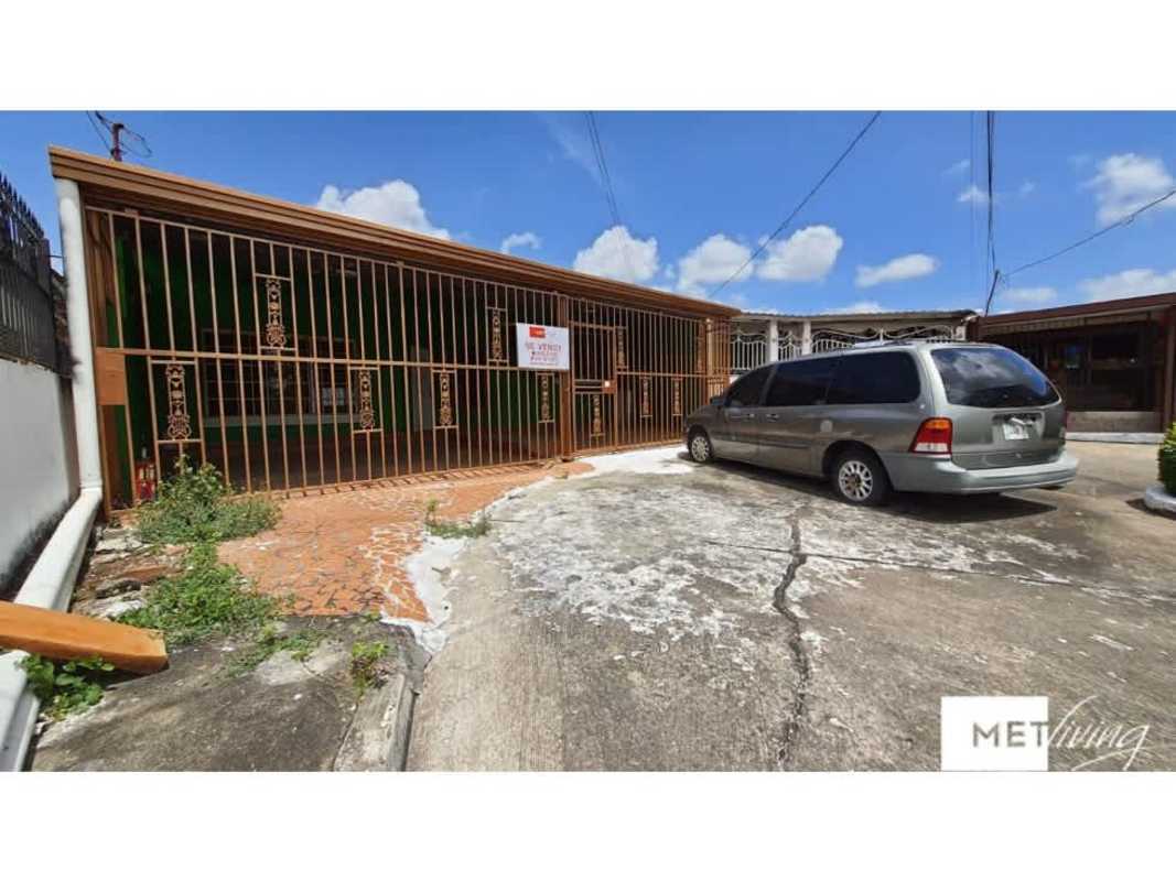 Front view with gated driveway in Altos de Cerro Viento Panama