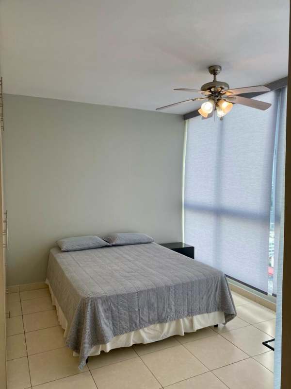 Bedroom with blinds built-in closet ceiling fan PH Bella Vista Park Panama rental