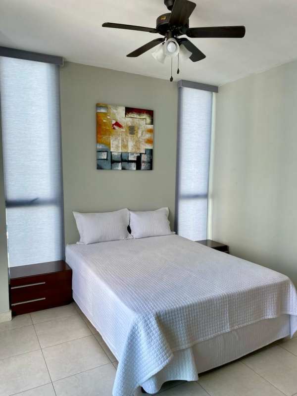 Bedroom minimalist decor vertical windows PH Bella Vista Park Panama rental