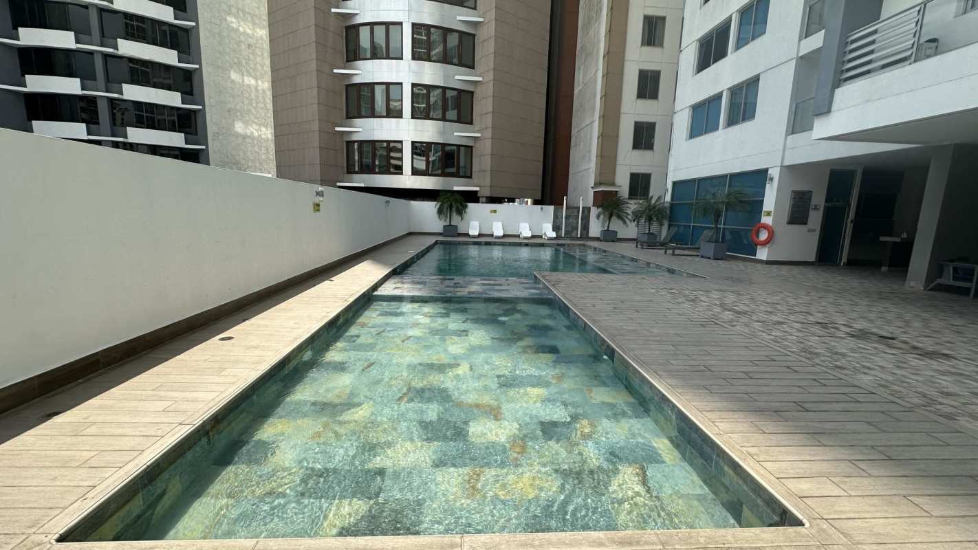 Infinity pool with sun loungers PH Miro condo in El Cangrejo Panama