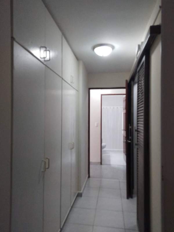 Furnished master bedroom with AC, closet, queen bed PH La Cresta Bella Vista Panama
