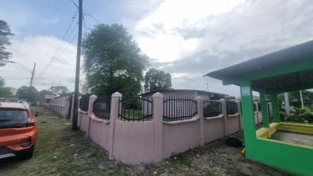 Exterior view of fenced yard and adjacent street on corner lot in La Chorrera Panama