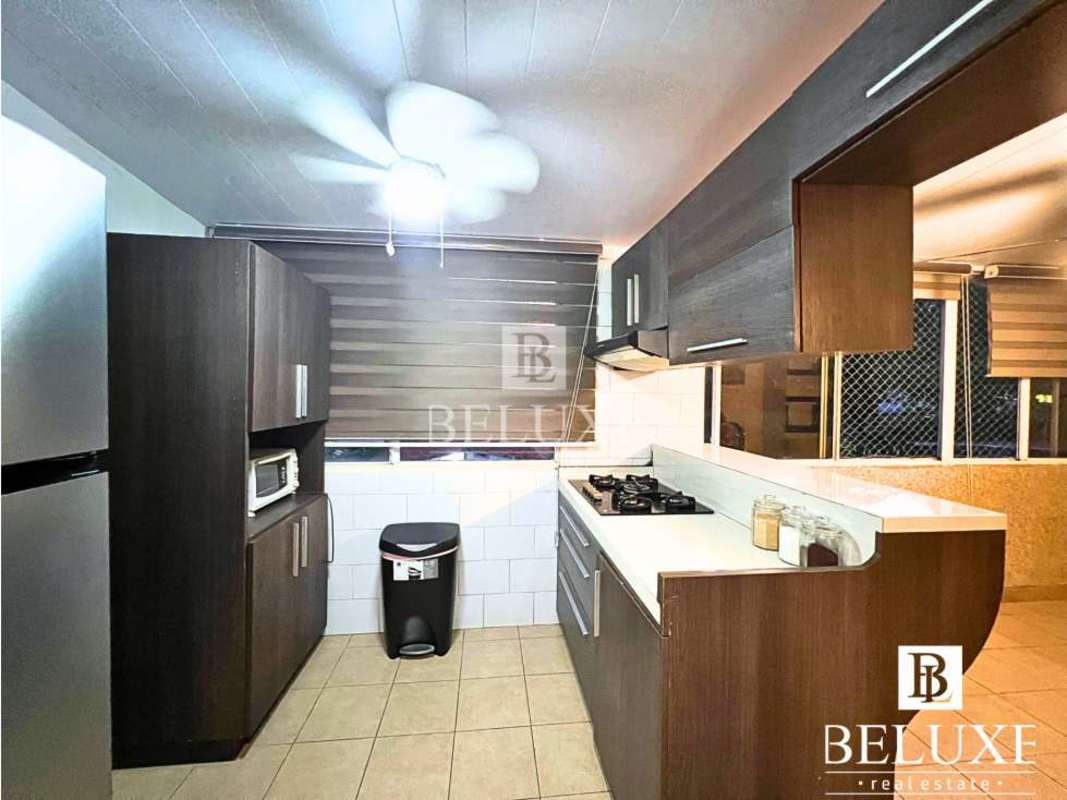 Simple bedroom with window, built-in closet, tiled floor, ceiling fan PH Villa Aurora Bethania