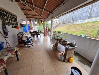 Bathroom with glass shower, beige ceramic tiles, vanity mirror Colinas del Sol Arraiján