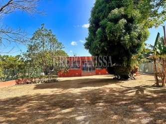 Front garden with covered terrace in Coronado furnished beach rental Panama