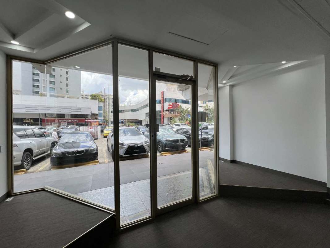 Entry with raised carpeted platform and glass doors Plaza Marbella Panama