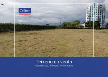 Flat land just steps from Playa Blanca beach adjacent to Wyndham resort Panama