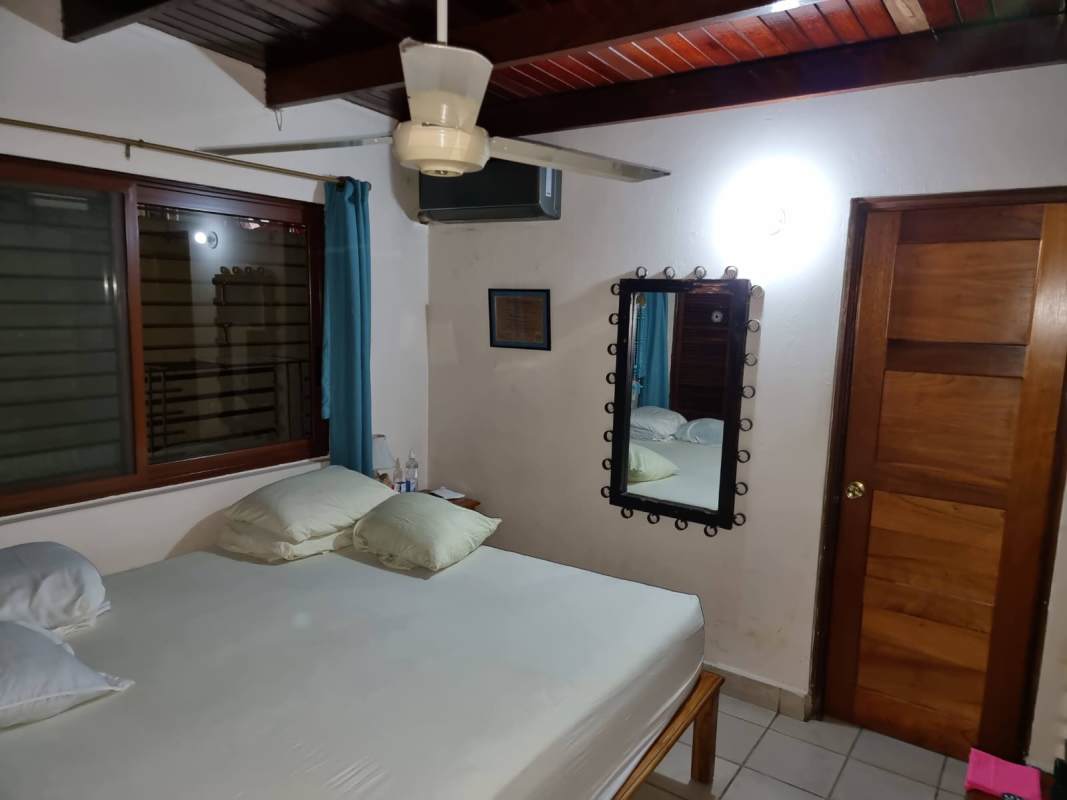 Bedroom with large window, AC, ceiling fan, built-in wardrobe Betania home Panama