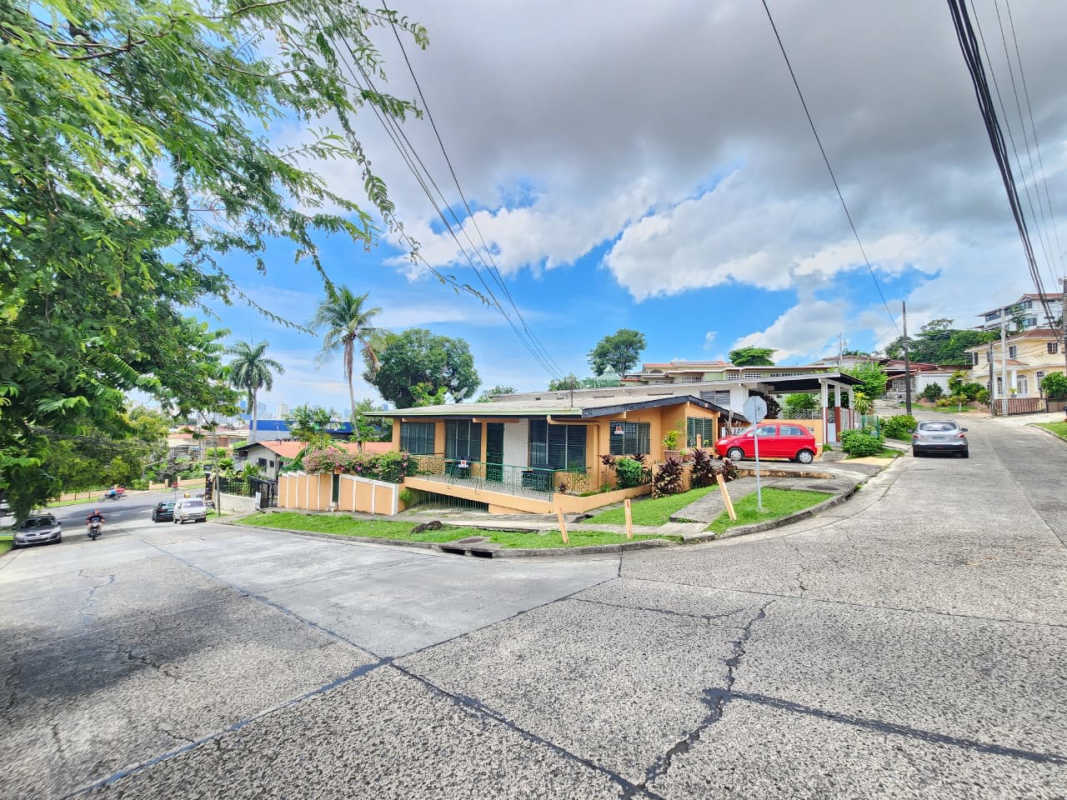 Single story corner lot house fenced yard driveway Betania Panama City neighborhood