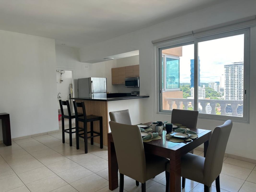 Open kitchen with granite surfaces, stainless appliances PH Vista del Mar Avenida Balboa