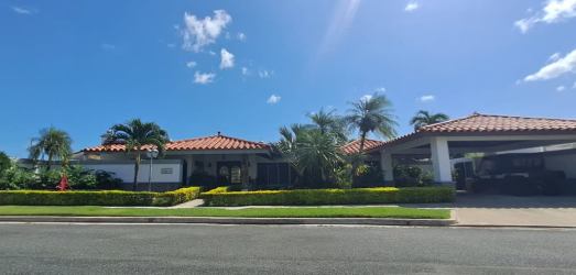 Private swimming pool with bohío and lush gardens at Vista Mar Golf & Beach Resort villa
