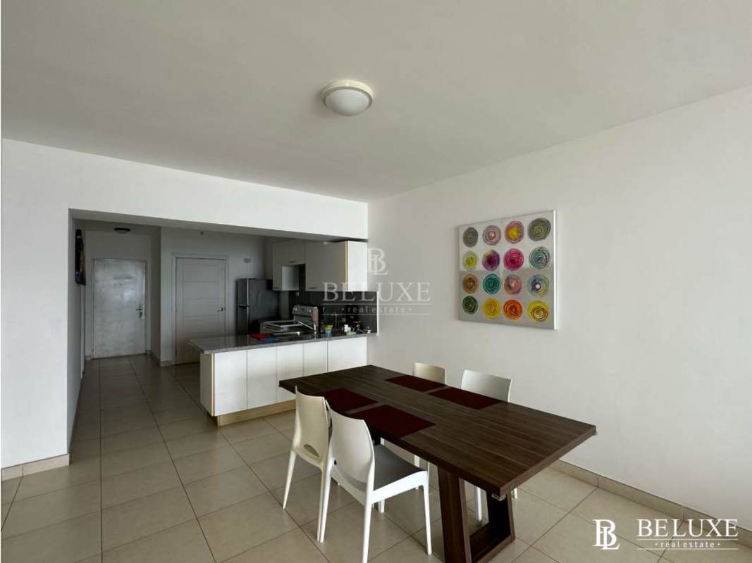 Bedroom with city and Pacific Ocean views at PH White Tower Avenida Balboa Panama