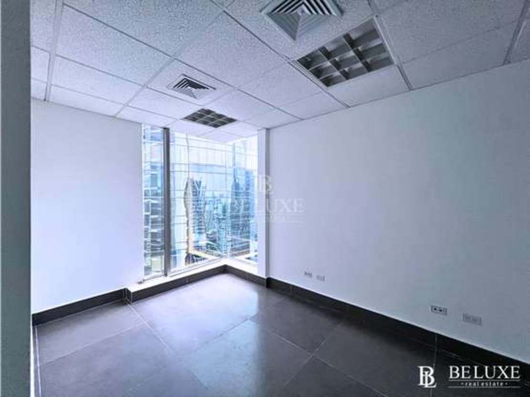 Floor-to-ceiling window view of Panama City skyline in PH Twist executive office space