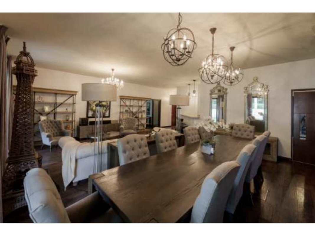 Custom walk-in closet with island and shelving Embassy Club Clayton Panama