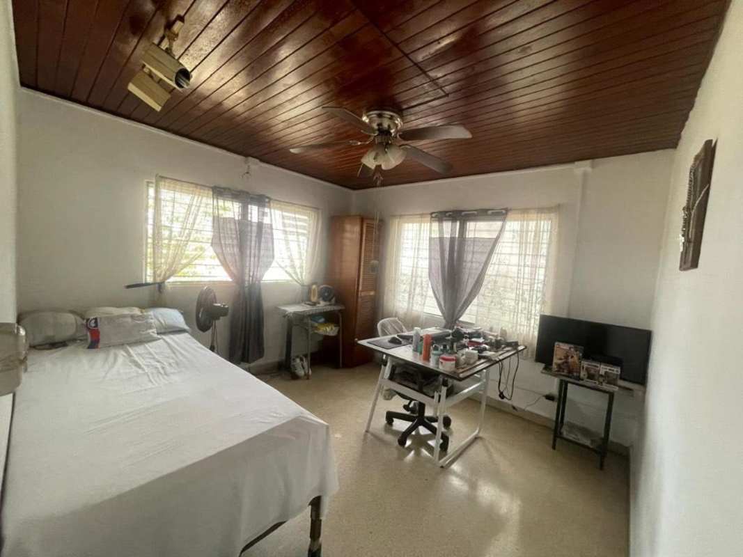 Spacious backyard area with fence foliage ideal for branding or outdoor seating commercial rental Villa de las Fuentes Panama