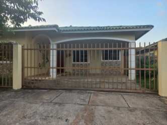 Street view of house entrance fenced with gate and garden at Mirador del Bosque Guararé Panama