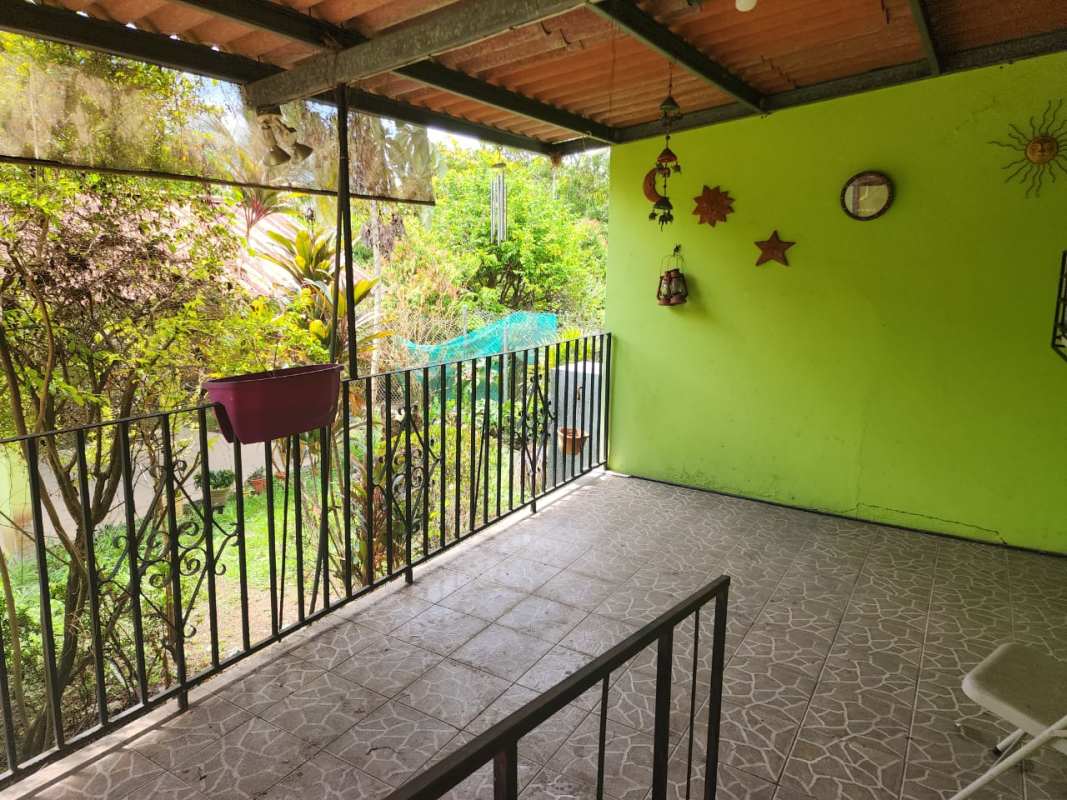 Covered backyard terrace with tiled floor plants and garden area Pueblo Nuevo Villa Rica