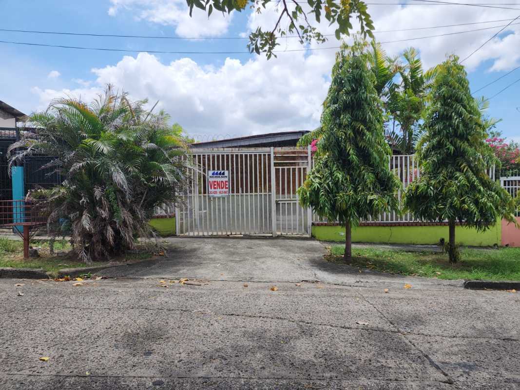 Exterior gate entry driveway for sale sign palm trees house Villa Rica Panama City