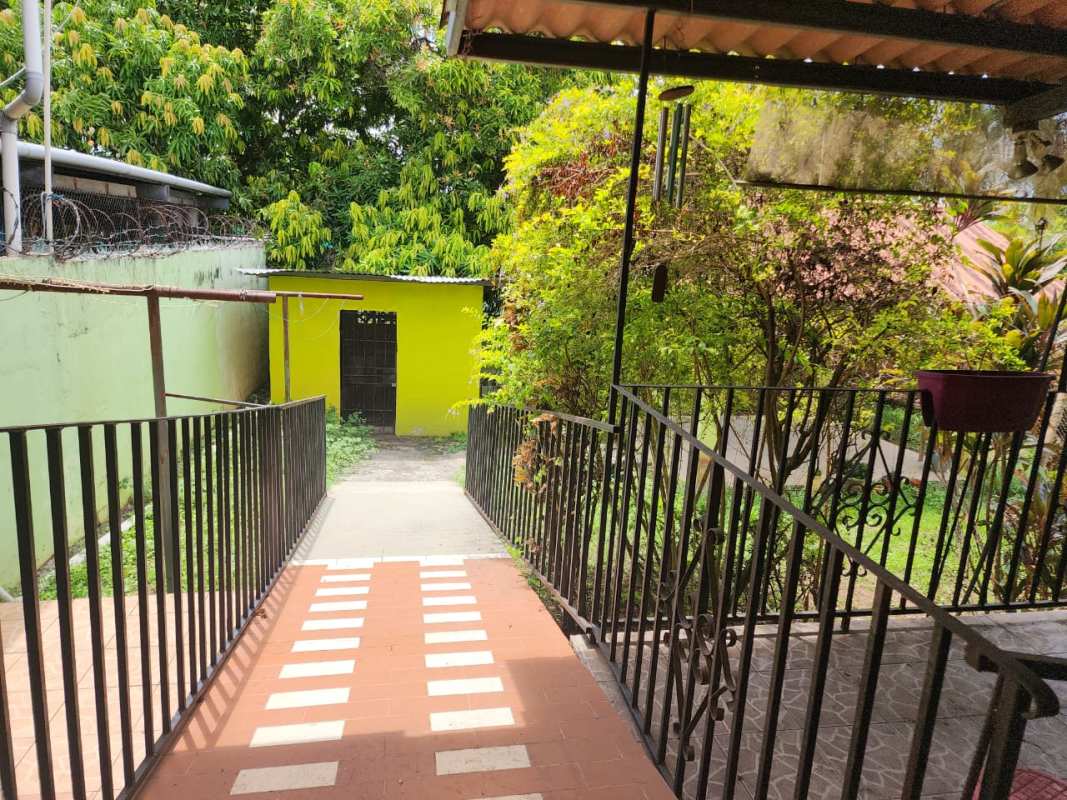 Accessible ramp backyard shed greenery flowers Urbanization Villa Rica Panama City