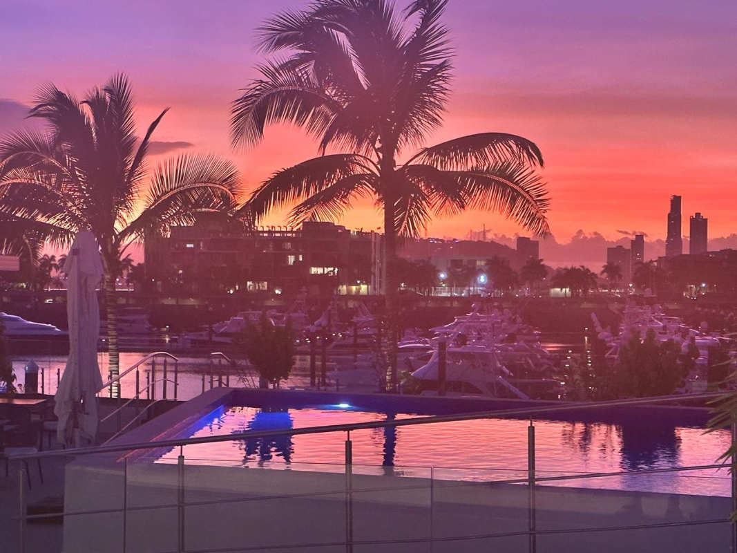 Luxury Furnished Condo with Marina Access Ocean Reef Islands