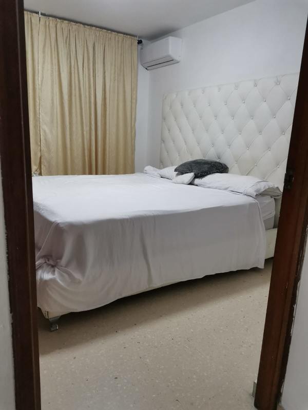 Bedroom with tufted headboard, AC unit and modern design at PH BICSA Financial Center Panama