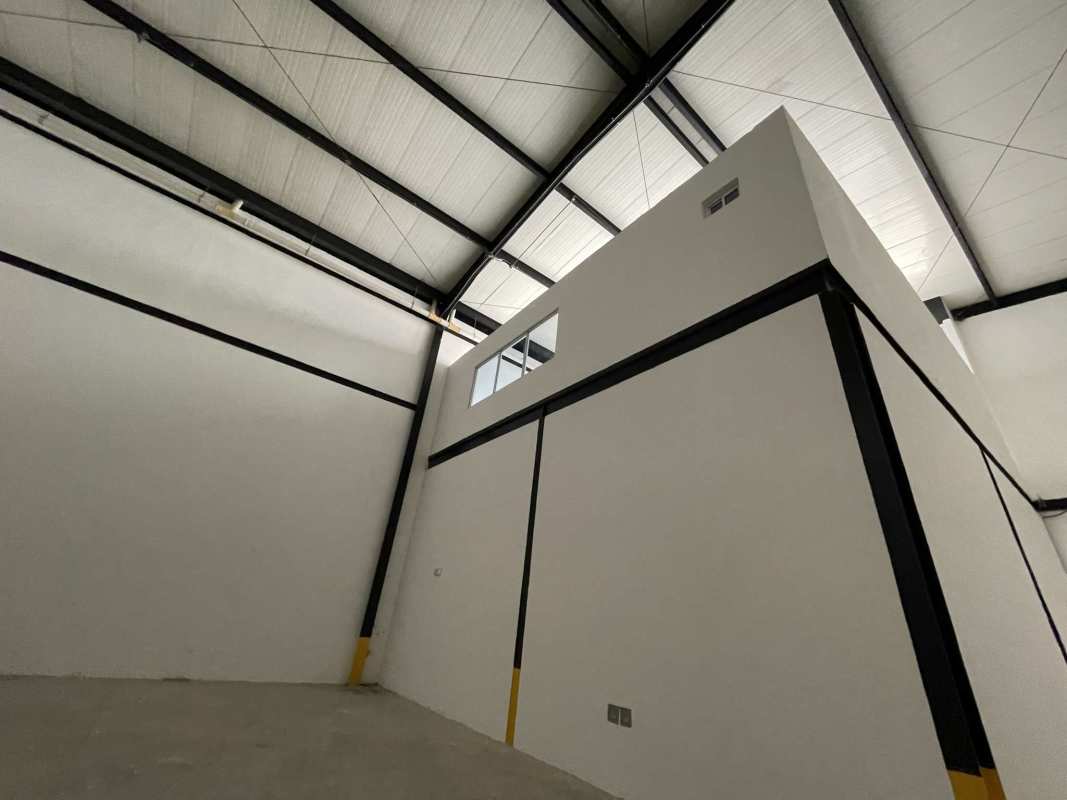 High ceiling interior of new industrial warehouse in Pacora Panama for rent