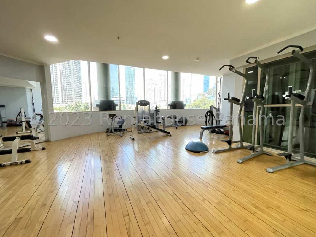 Resort-style infinity swimming pool overlooking Pacific Ocean at PH Pacific Point Punta Pacífica Panama