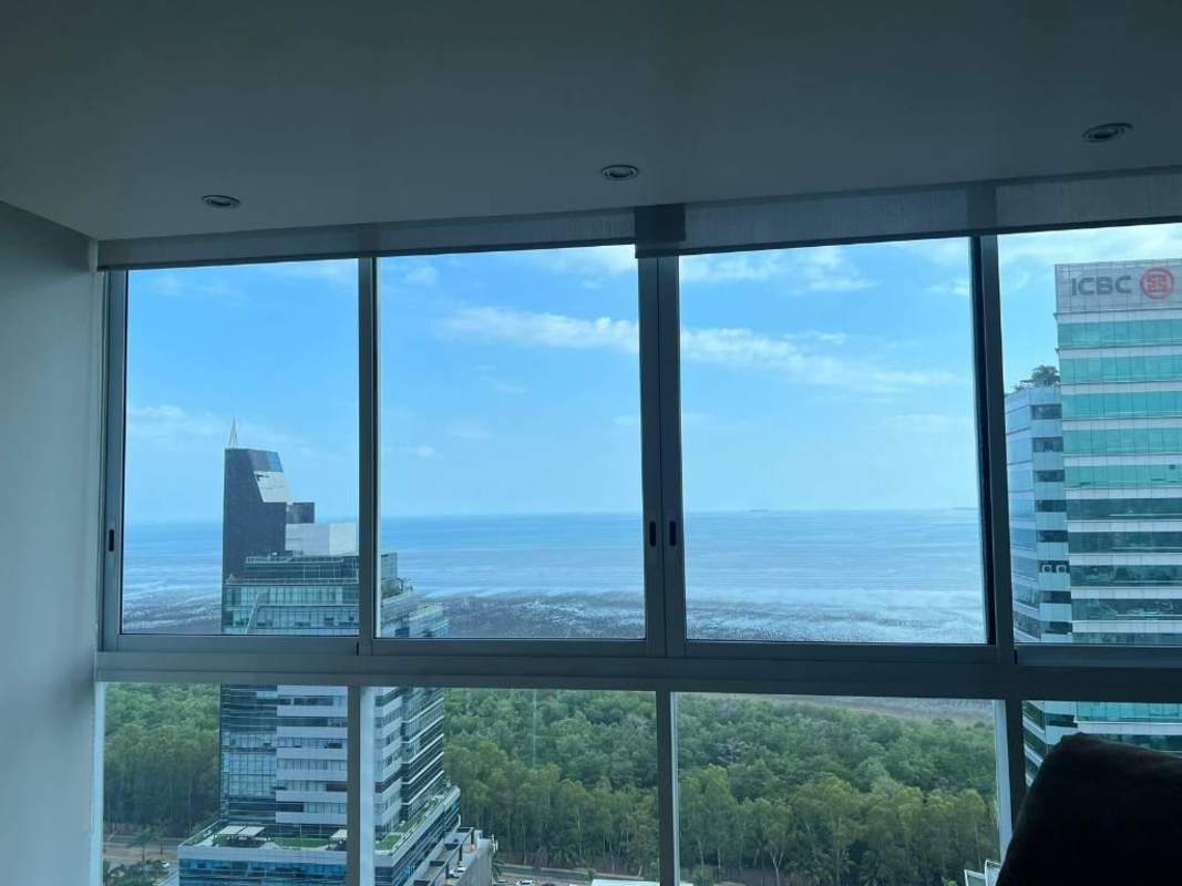 Children's bedroom with toys, skyline view PH Titanium Tower Panama