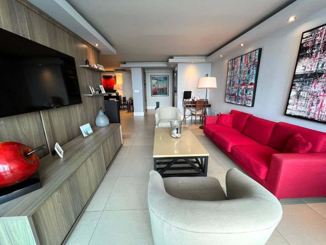 Bedroom with built-in wardrobe, single bed PH Titanium Tower Costa del Este