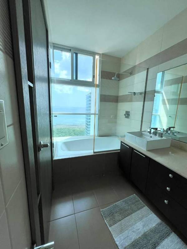 Luxury bathroom bathtub window ocean view PH Titanium Tower Costa del Este