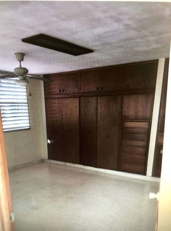 Bright living room with balcony and skyline views, tile flooring PH Tiquiyoli El Cangrejo Panama