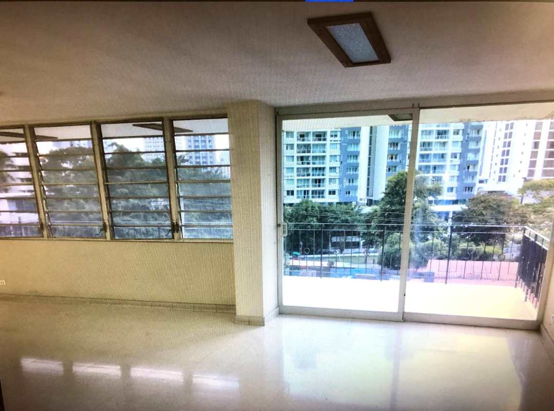 Spacious bedroom with ceiling fan, built-in closets at PH Tiquiyoli El Cangrejo Panama City