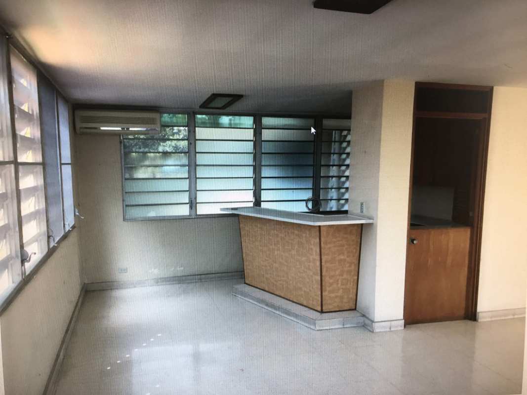 Laundry and storage room with window, sink at PH Tiquiyoli El Cangrejo Panama City