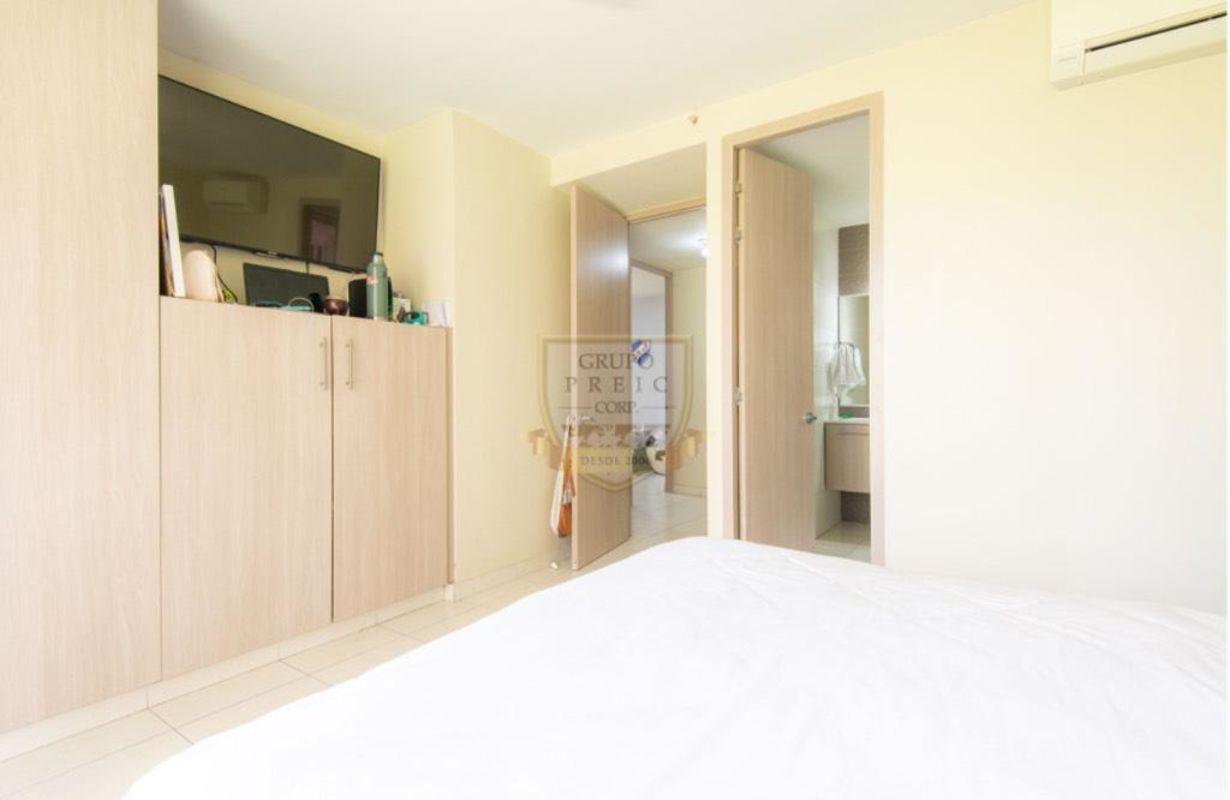 Master bedroom with built-in closet and ceramic flooring in PH Torres de Versalles 2 Costa Sur Panama