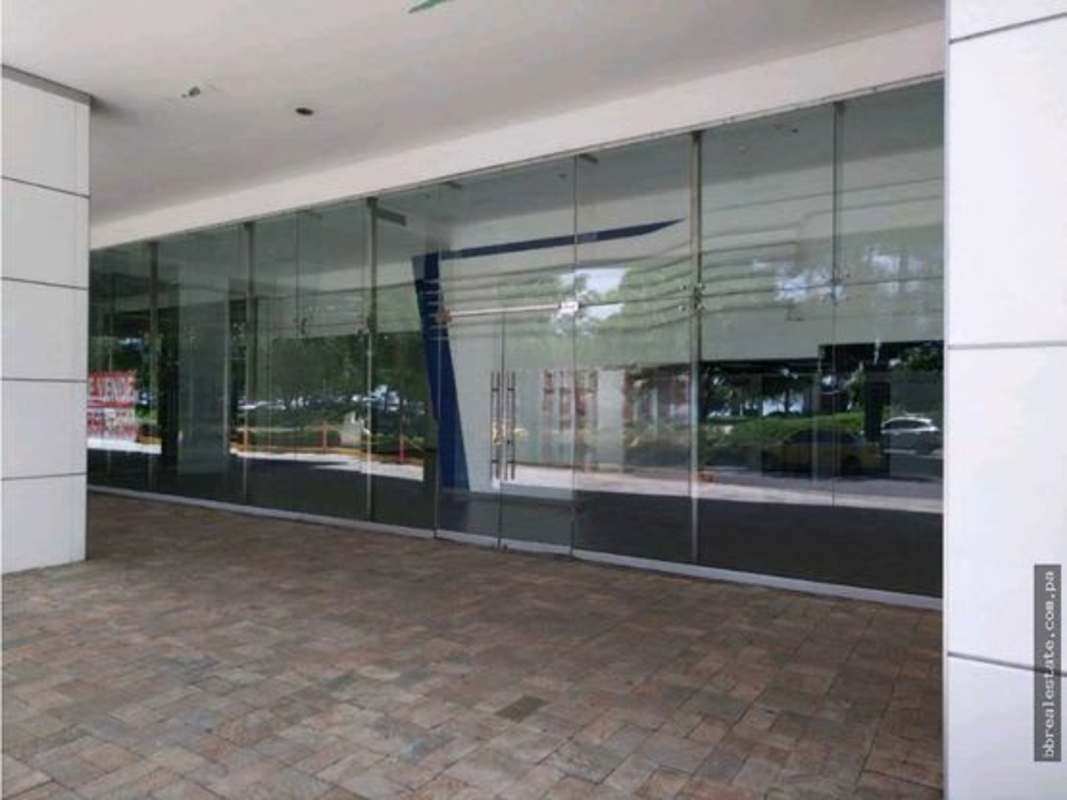 Floor to ceiling glass storefront perfect for signage on Avenida Balboa PH BICSA Tower
