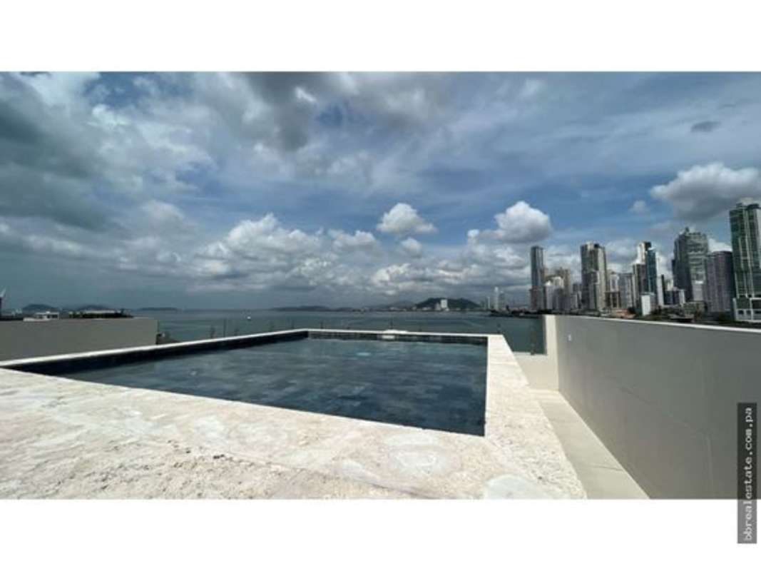Rooftop infinity-edge pool with views of Panama City skyline and Pacific Ocean in Ocean Reef Islands penthouse
