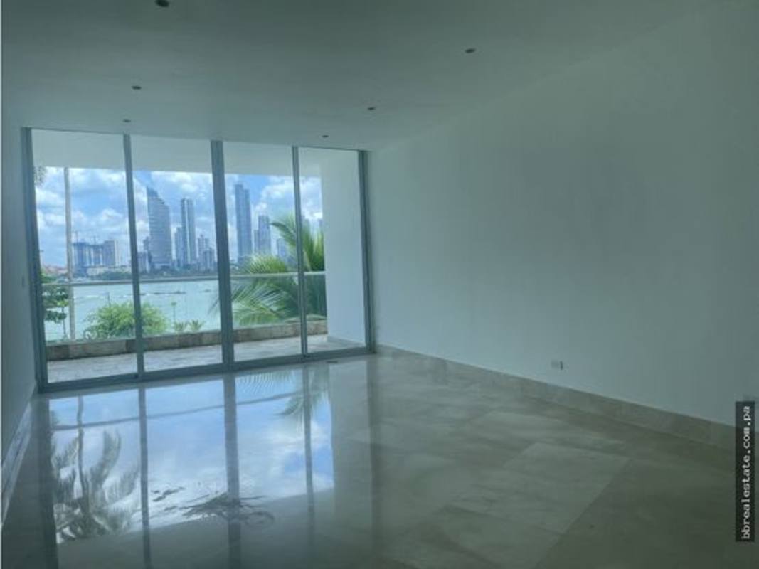 Luxury infinity pool with gazebo overlooking ocean and city skyline at PH Miradores Punta Paitilla