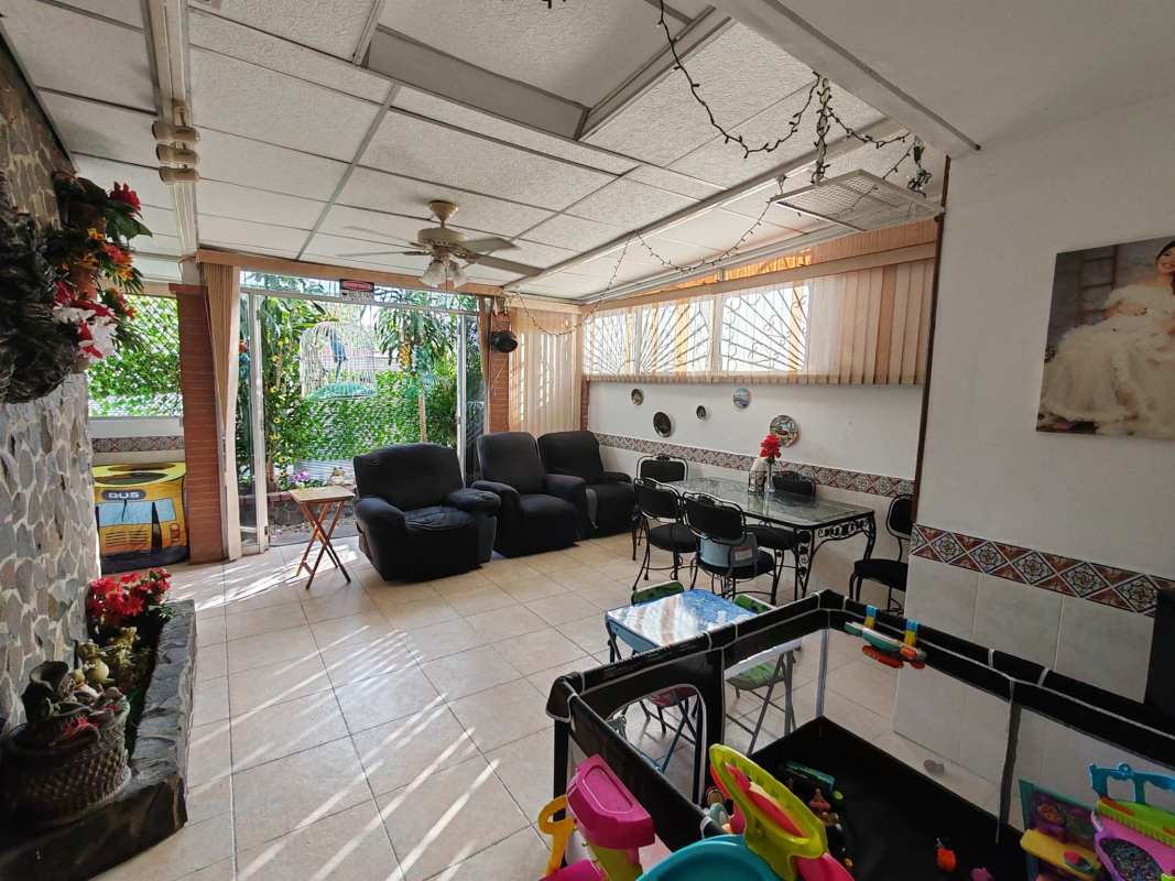 Covered driveway with plants and metal gate Condado del Rey Panama