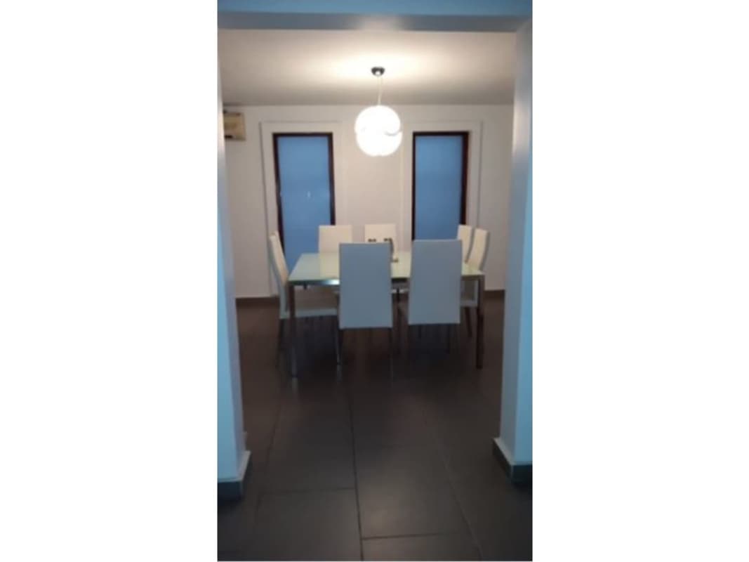 Sunny dining area with glass table and chairs in duplex home Obarrio Calle 61