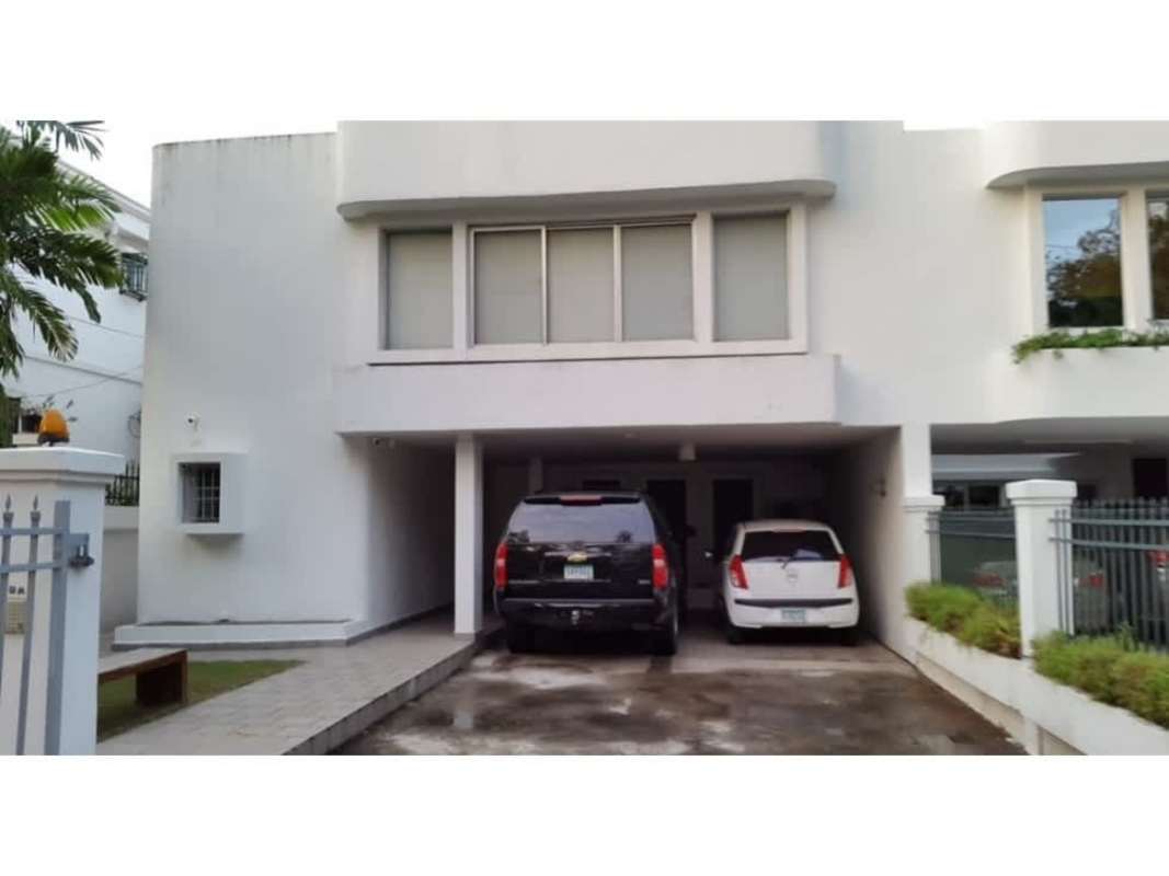 Spacious 4BR Duplex House in Obarrio Calle 61