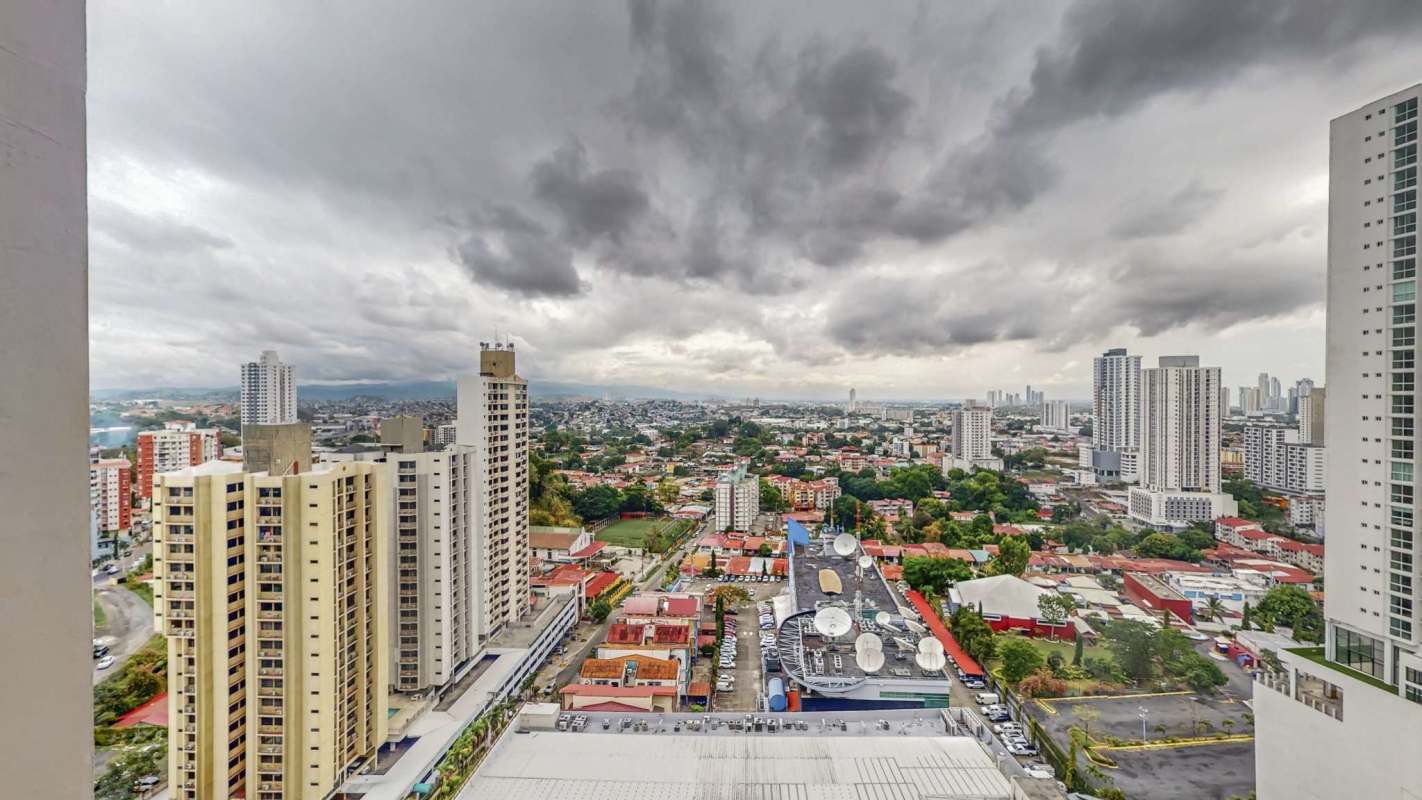 Modern equipped gym in PH Victoria Hills condominium Panama