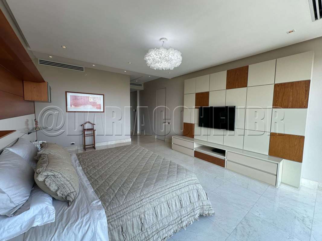 Luxury bathroom with marble counters and double vanity PH Marea Panama