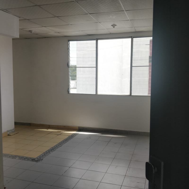 Tiled bathroom with sink and toilet PH Montana affordable apartment Parque Lefevre Panama